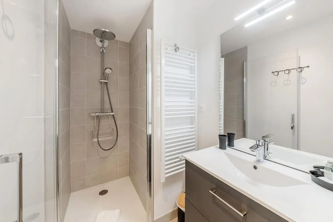 Rivage - Beau 2 Chambres - Parking/Plage 300M Dinard Apartment